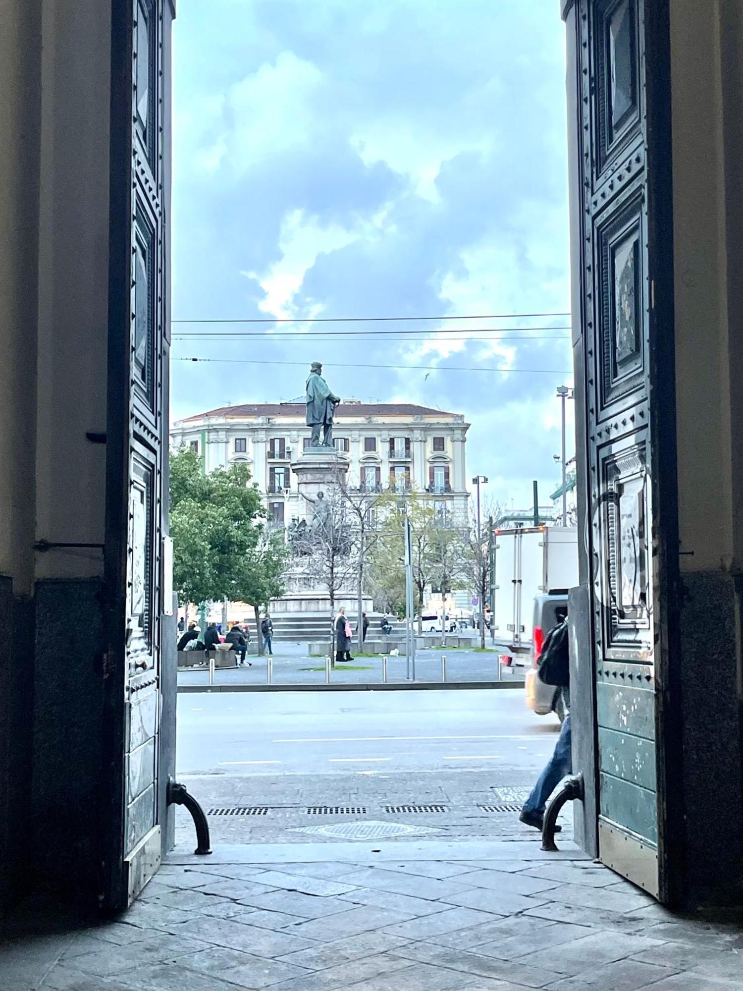 House Piazza Garibaldi By Loveinthetravel Naples Extérieur photo